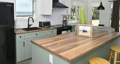 Riverside Condo with Pool | Les Voitures d'Eau