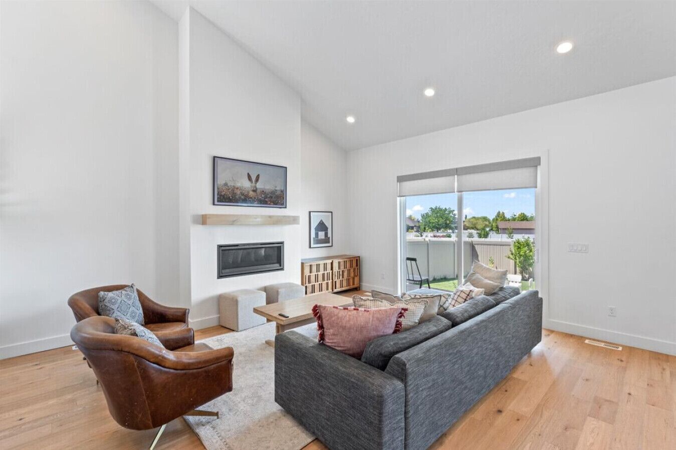 Smart TV, fireplace, DVD player, offices