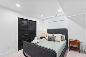 5 عدّة غرف نوم ومكتب ومكواة/لوح كي وواي فاي مجانًا