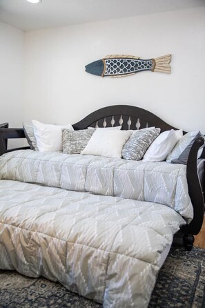 3 bedrooms, desk, WiFi