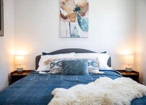 3 bedrooms, desk, WiFi