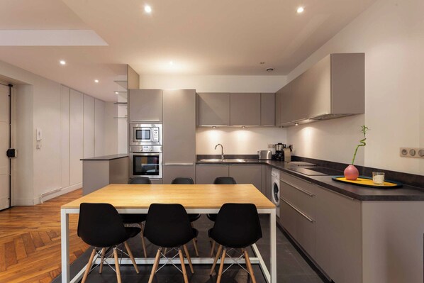 Apartment | Private kitchen | Cleaning supplies