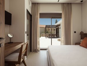 3 bedrooms, desk, iron/ironing board, WiFi