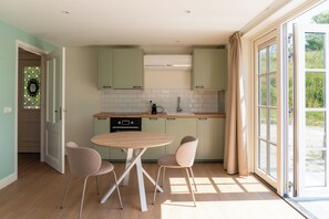 Oven, stovetop, dishwasher - The Brummelhof: Luxury for 2 completely surrounded by nature & at the Veerse Meer (Vrouwenpolder)