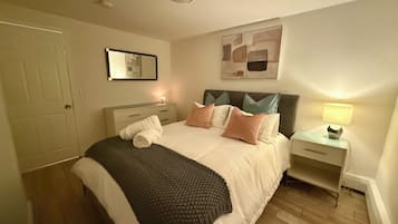 1 slaapkamer, een strijkplank/strijkijzer, wifi, beddengoed