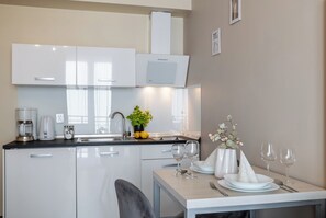 Fridge, stovetop, coffee/tea maker, electric kettle