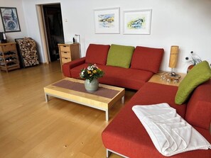 Smart-TV, Kamin, Stereoanlage