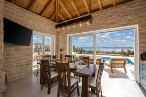 Unclassified image, 4 of 34, button