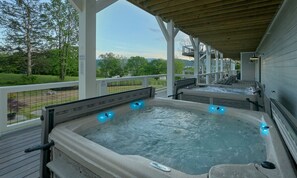 Terrace/patio - Grand Forge Lodge - 16 Bedrooms in the MIDDLE of Pigeon Forge! Loaded! (Pigeon Forge)