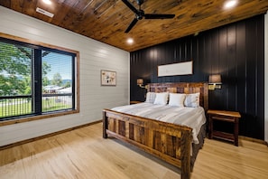 16 bedrooms, Internet - Grand Forge Lodge - 16 Bedrooms in the MIDDLE of Pigeon Forge! Loaded! (Pigeon Forge)