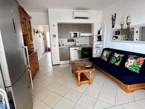 TV - Sea view flat next to the beach Av 84 (ROSES)