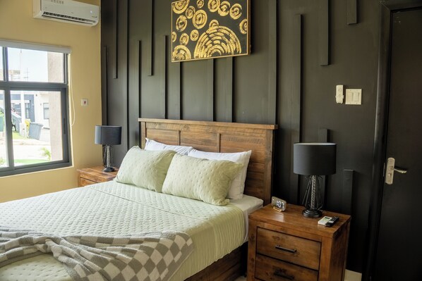 2 chambres, fer et planche à repasser, Wi-Fi, draps fournis