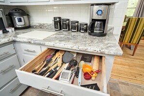 Micro-ondes, four, plaque de cuisson, lave-vaisselle
