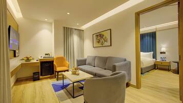 Suite | Iron/ironing board, free WiFi