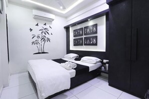 ห้องเบสิก | โต๊ะทำงาน, Wi-Fi ฟรี