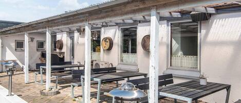 House | Outdoor dining