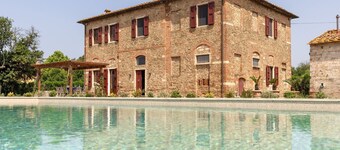 Stunning private villa with hot tub, private pool, A/C, WIFI, terrace and panoramic view