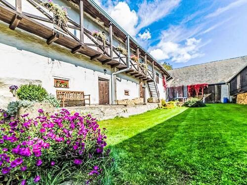 Cosy apartment in villa for 4 guests with pool, WIFI, TV and pets allowed