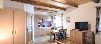 Lovely apartment in villa for 3 people with pool, WIFI, TV and pets allowed