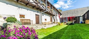Lovely apartment in villa for 3 guests with pool, WIFI, TV and pets allowed