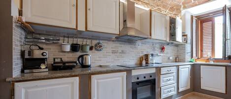 Four Ă micro-ondes, un four, lave-vaisselle