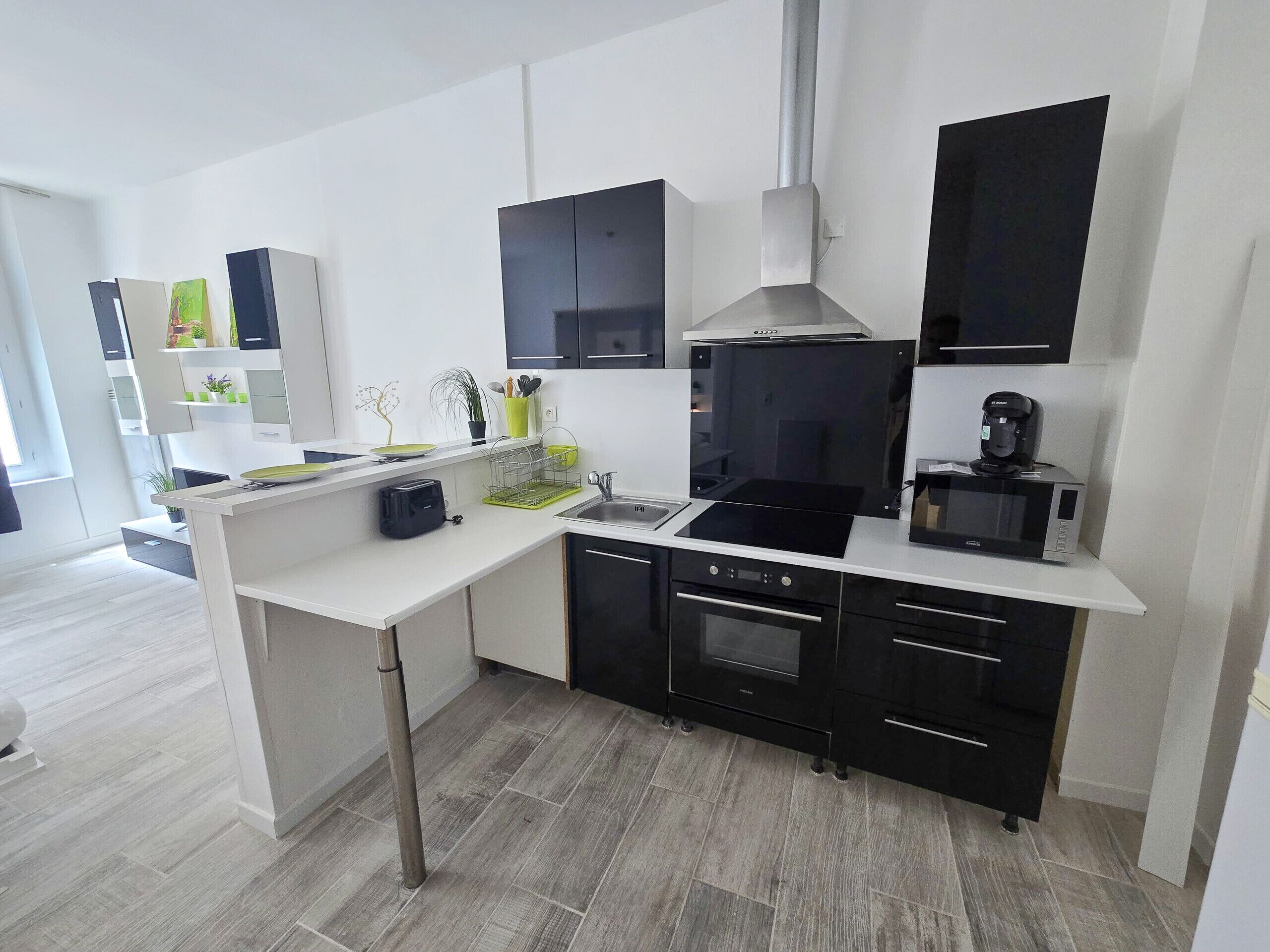 Fridge, microwave, oven, coffee/tea maker