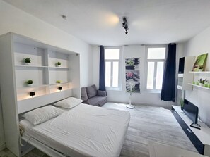 Free WiFi, bed sheets