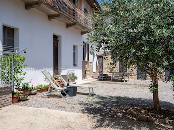 Mur, Porte, Pot De Fleur, Ombre, ArriĂšre-Cour, Balcon, Cour, Plante D'Appartement, Cour, Mobilier De Jardin