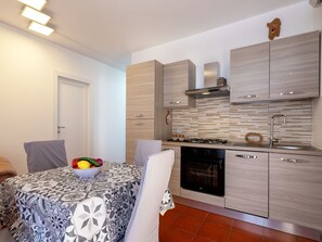 Ofen, Geschirrspüler, Hochstuhl