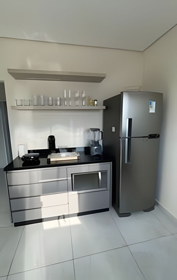 Design Villa | Private kitchen | Full-sized fridge, microwave, cookware/dishes/utensils