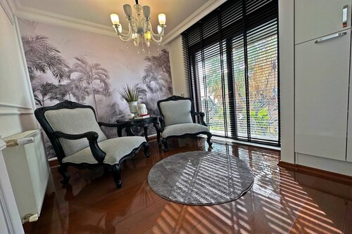 6-room Villa With Private Pool and Garden