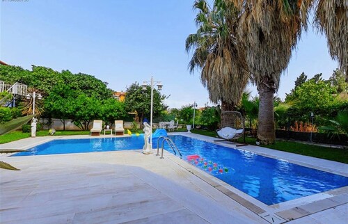 6-room Villa With Private Pool and Garden