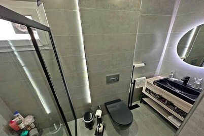 6-room Villa With Private Pool and Garden