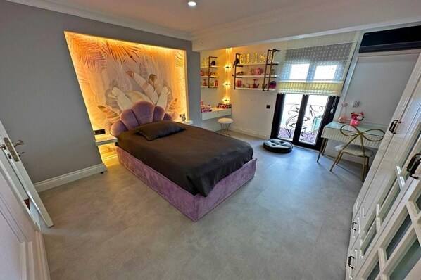 6 bedrooms