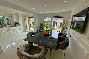 Villa - 6 sovrum - privat pool - utsikt mot trädgården | Restauranger