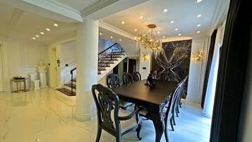 Villa, 6 Bedrooms, Private Pool, Garden View | Dining room