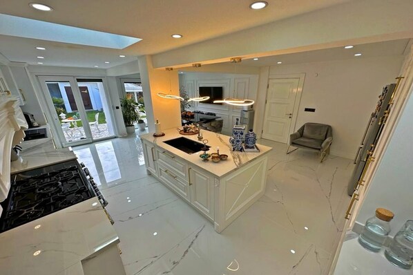 Interior - 6-room Villa With Private Pool and Garden (Istanbul)