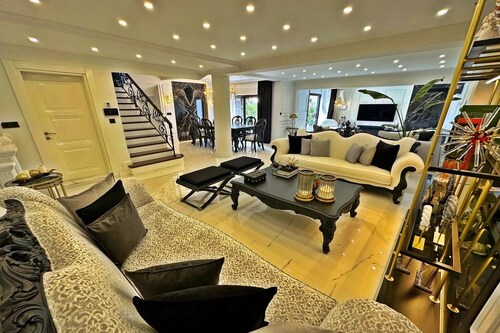 6-room Villa With Private Pool and Garden