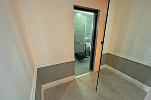 Villa, 6 Bedrooms, Private Pool, Garden View | Bathroom