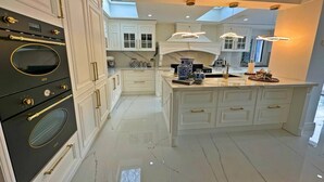 Villa, 6 Bedrooms, Private Pool, Garden View | Laundry
