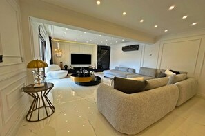 Villa, 6 chambres, piscine privée, vue jardin | Salle de séjour