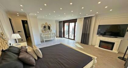 6-room Villa With Private Pool and Garden