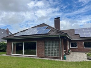 Exterior - 10 min to the beach - family house with space, coziness, terrace and garden (Norden)