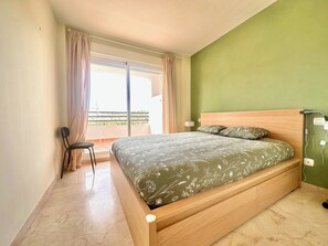 2 bedrooms, iron/ironing board, WiFi, bed sheets - Los Hidalgos Apartment in Manilva, close to beaches and La Duquesa Marina (Manilva)