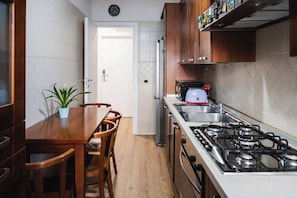 Micro-ondes, four, plaque de cuisson