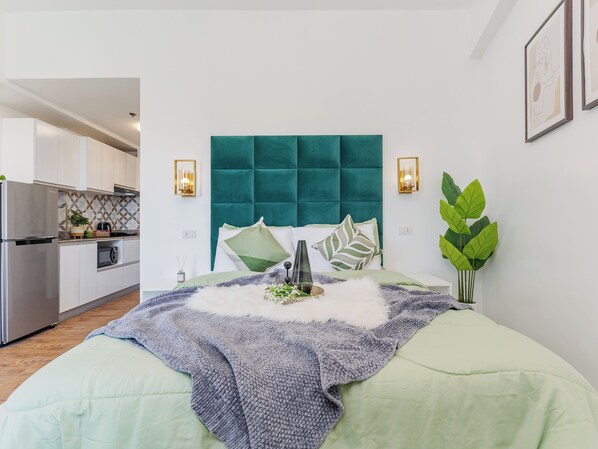 Iron/ironing board, free WiFi, bed sheets - Jolenia by J&J ( Near Airport | Pool| WiFi ) (Lapu-Lapu)