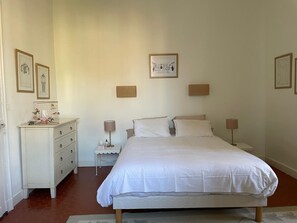 6 bedrooms, individually furnished, bed sheets - Charming House Near Saint-guilhem & Lake Salagou (Saint-Guiraud)