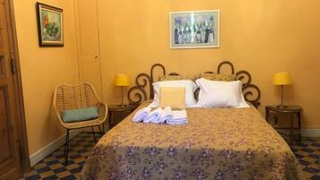 House | 6 bedrooms, individually furnished, bed sheets