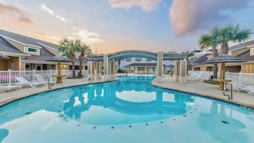 Een verwarmd zwembad