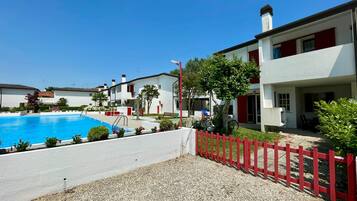 Kolam renang outdoor